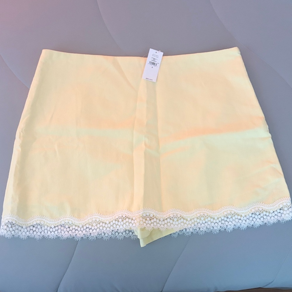 NWT. GAP Yellow Linen Blend Lace Trim Mini Skort